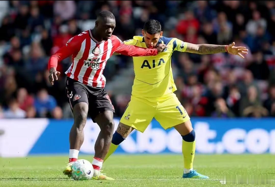 弄伤罗梅罗被辱骂！桑德兰官方：强烈谴责对布罗比的种族歧视此前，桑德兰官方发布声明