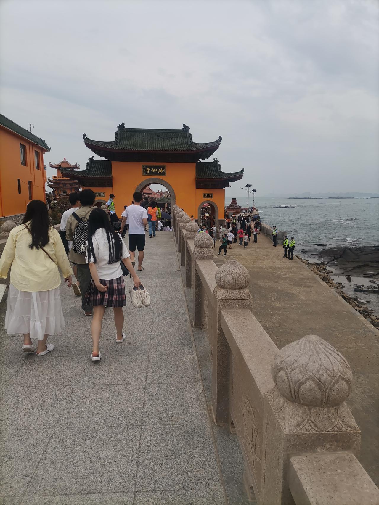 你好泉州石狮市，海天佛国洛伽寺，石狮黄金海岸简直绝了！海天相接的美景，真不愧是“