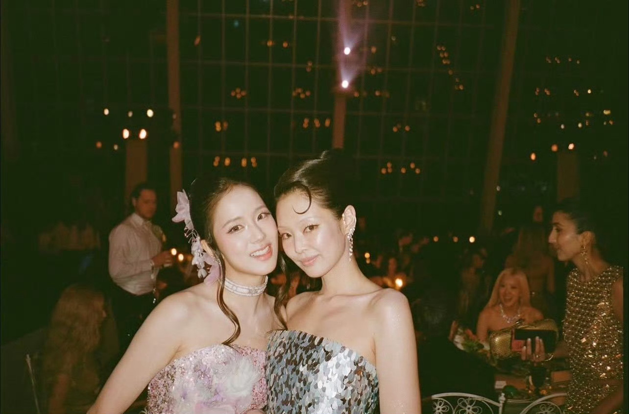 Jisoo和Jennie参加 Met Gala 2026 合影👭是漂亮姐lin