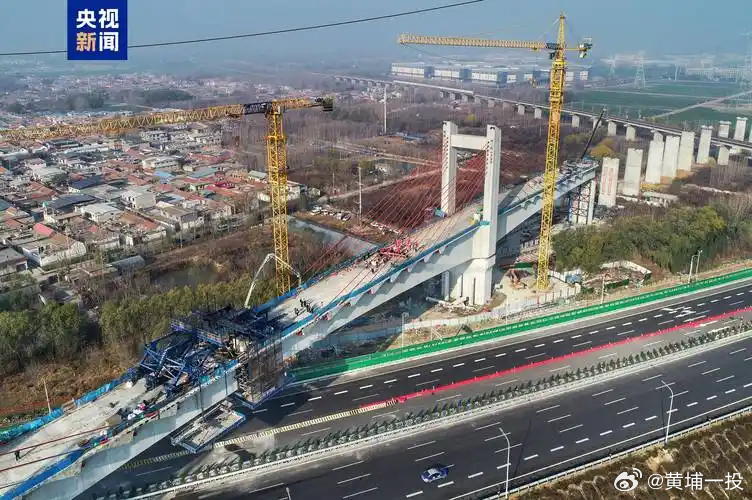 【全国铁路前两月完成固定资产投资722亿元】国铁微闻 今年1至2月，全国铁路完成