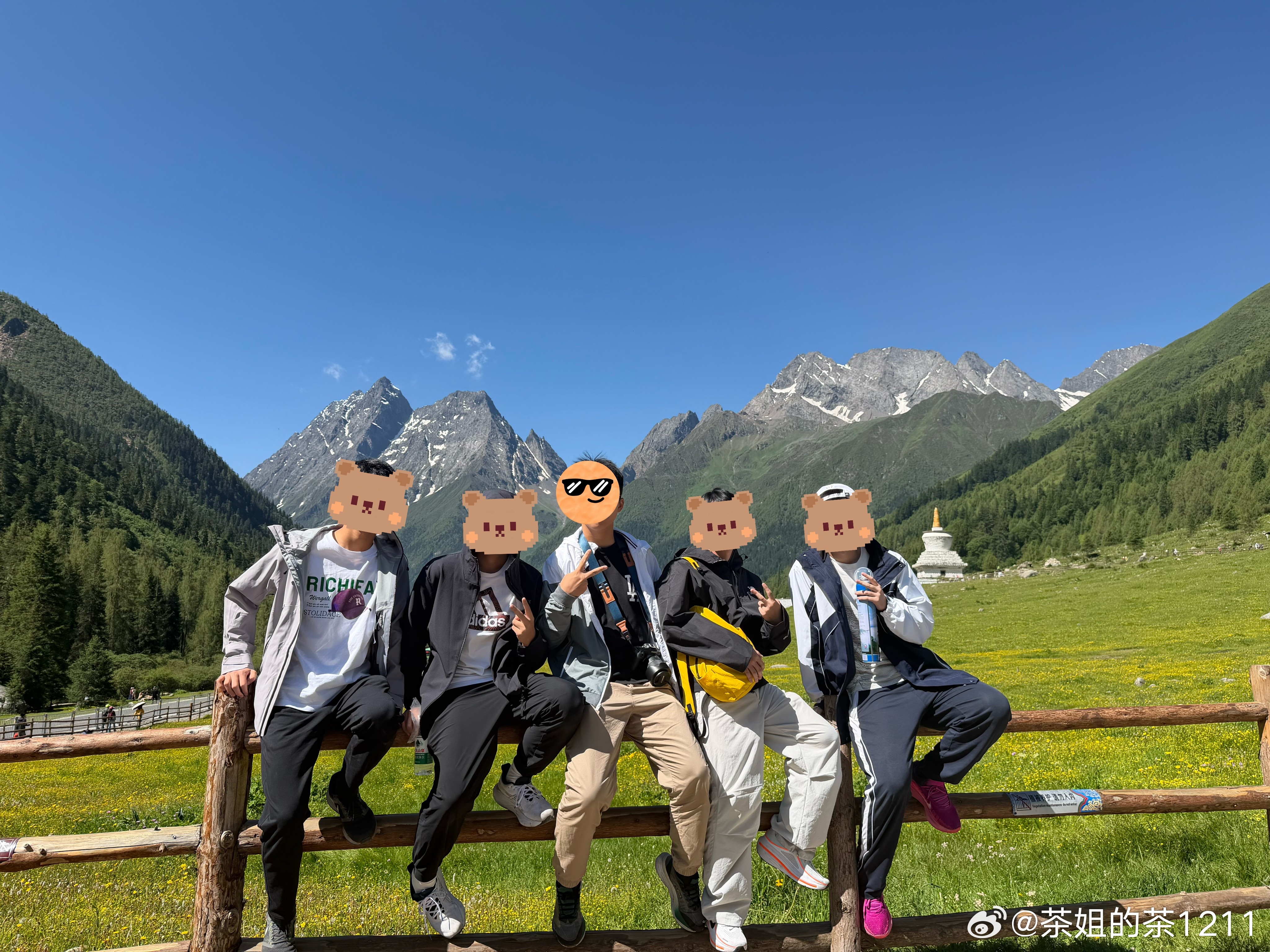 为了保护别的同学的隐私，就不能晒他们的照给你们看了这里五个人，两个高考630多分