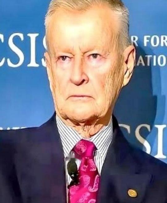 美国一个顶尖的战略大师，晚年翻来覆去就一句话：我们犯了个天大的战略错误，就是在2