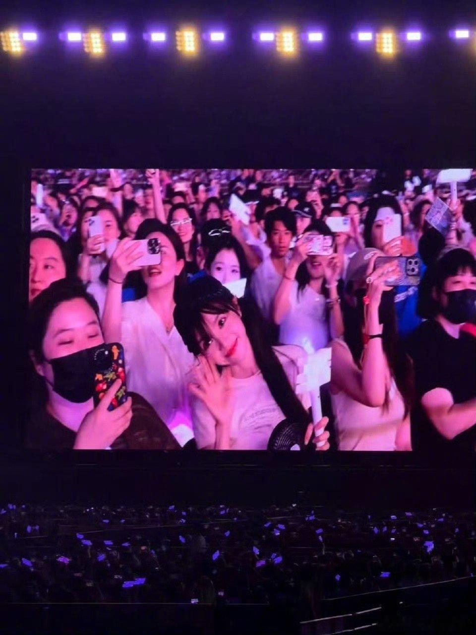 田曦薇看林俊杰演唱会看到这里是谁的DNA动了？啊啊啊啊啊啊啊啊啊，好想看一个田曦