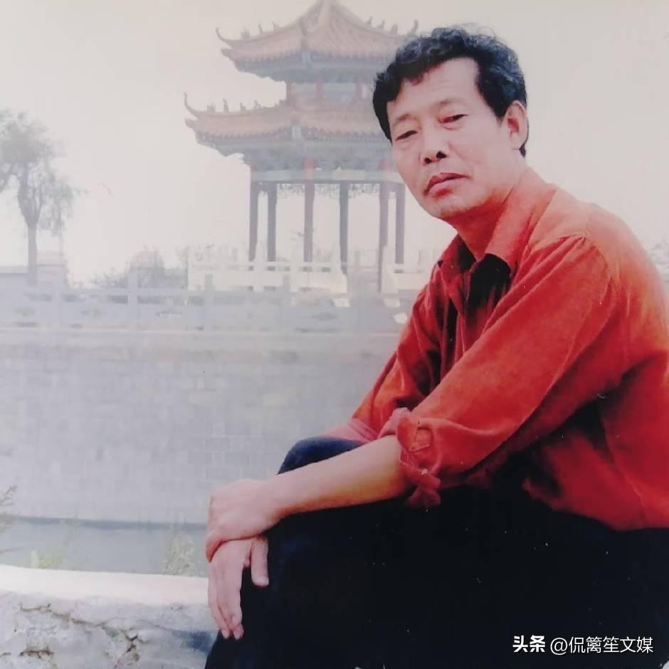 莾原缠玉带

——张家界的美景之三

文/李学蛟（山东临沂）

九十九道弯相连，
