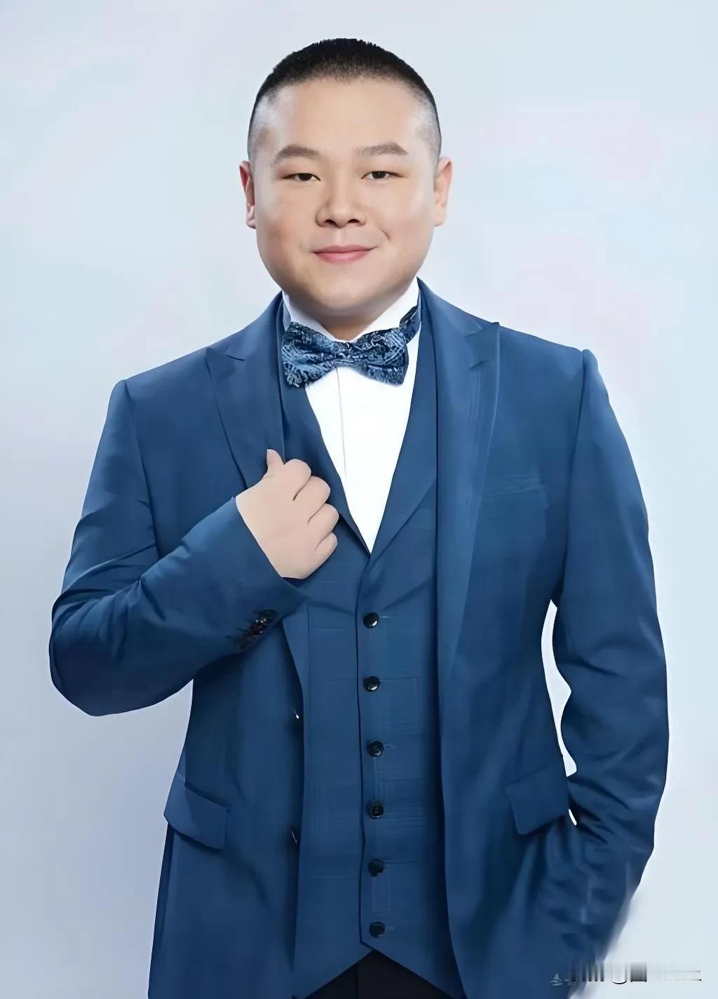 岳云鹏说，为了给雷佳音还礼，我送了一幅清明上河图的十字绣，因为历史上根本没有人绣