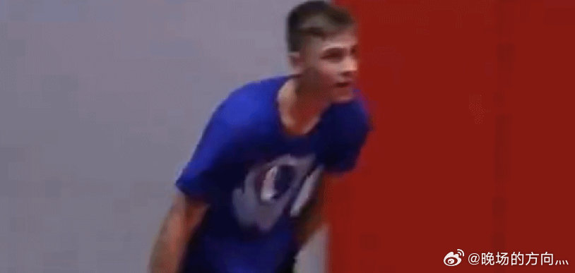 从小就是独行侠球迷？弗拉格年少时期身穿独行侠T恤训练昨日，NBA2025乐透抽签