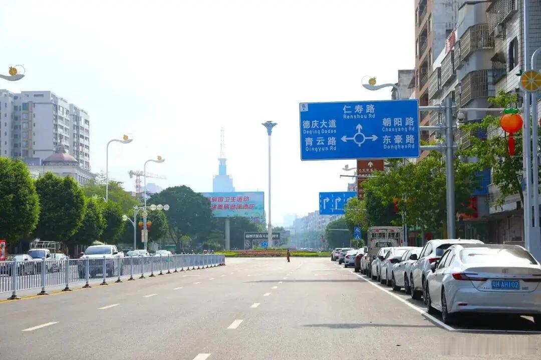 大部分城市房价跌破2016年 前些年，很多人埋怨，在咱们国家生活，连房子都买不起