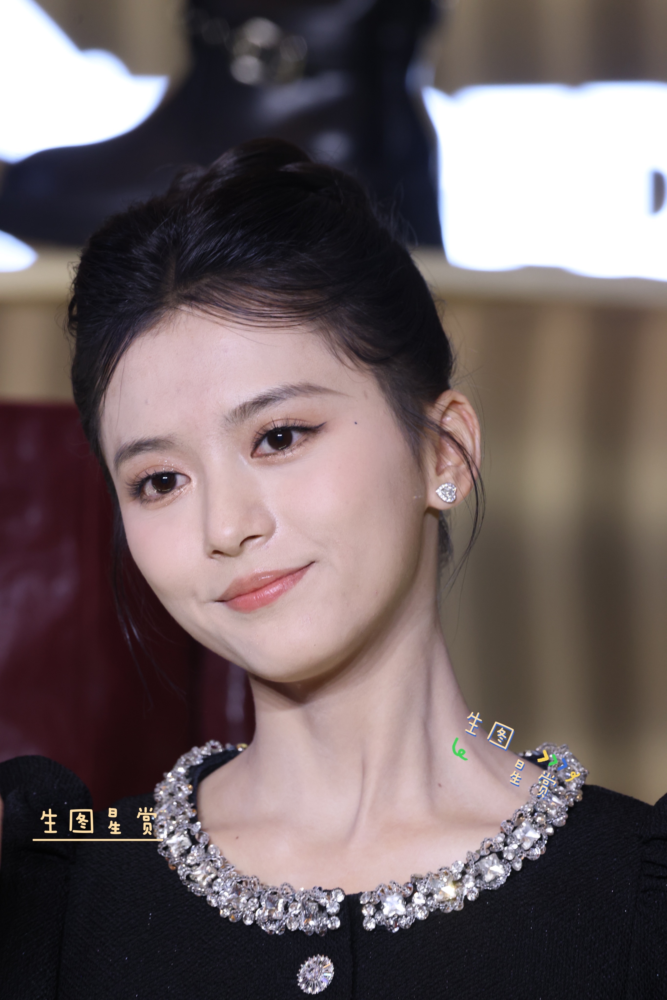 丸子头合诗雨敲可爱，黑色小香风套装精致贵气🖤🌟合诗雨[超话] ​​​
