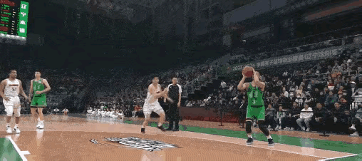 张镇麟：管你是沃特斯，还是什么水哥，要记住这里是CBA！

垫脚、推人、撞人挑衅