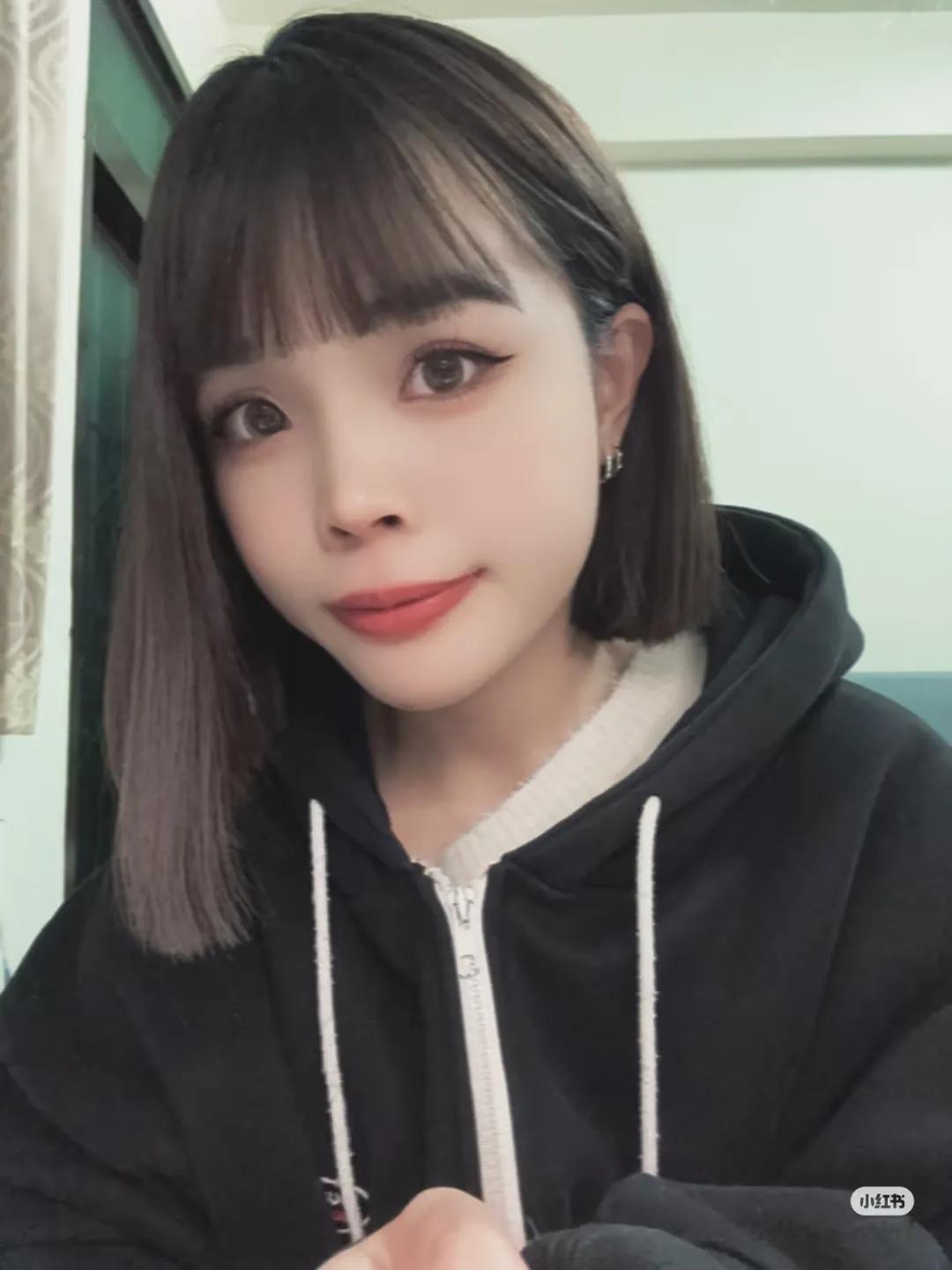 话说台湾近几年就推出了许多颜值和气质都相当不错的新晋博主，而小Y就是其中之一。凭