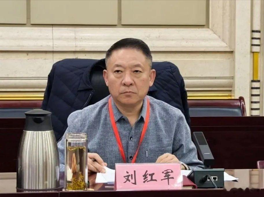 57岁的济南市济阳区的人大主任刘红军，今日官宣落马了。这家伙是章丘的干部，长期干