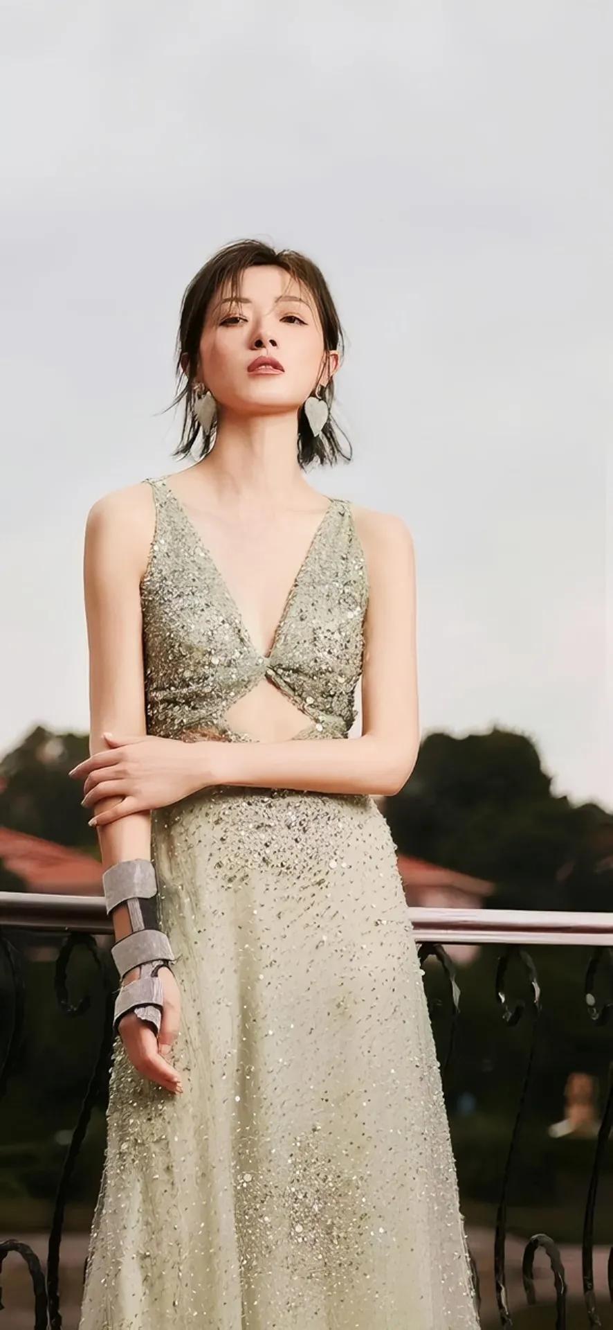 万茜是一位出色的演员，她在表演艺术领域有着卓越的表现和成就。在她的事业生涯中，她
