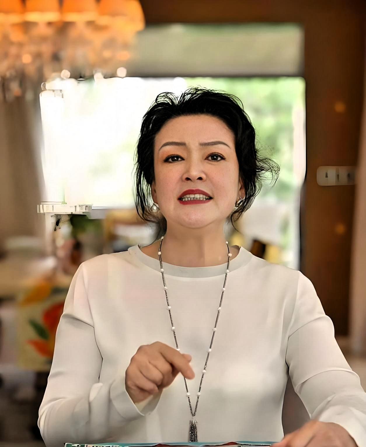 张兰艺术品被扣，跨国并购的代价。
美国司法机构，最近做了个事，扣了张兰的画，两个