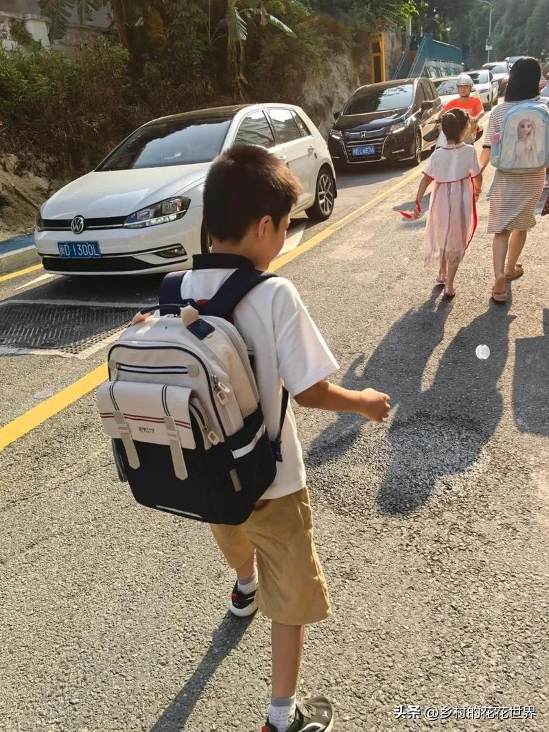 早晨喊儿子起床上学，喊了好几遍，他仍然懒懒的躺在床上，我突然就来气了，因此，提高