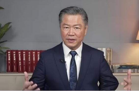 赖岳谦教授曾建议中国政府调整对外战略原则，把“我们不惹事、但也不怕事”中的“不惹