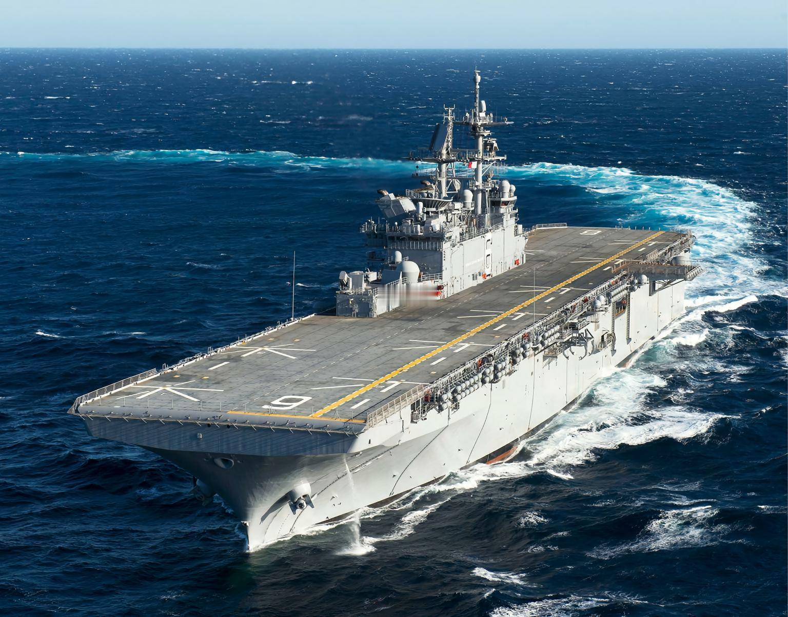 每天认识一件兵器 美国“美利坚”级两栖攻击舰“美利坚”级两栖攻击舰（Americ