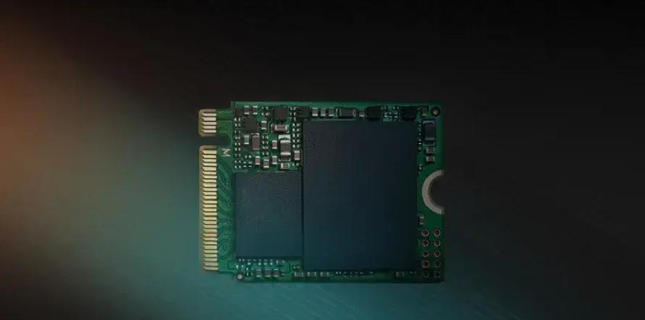 4月8日，韩国首款321层QLC硬盘PQC21批量出货，容量暴增却性能翻盘？这反