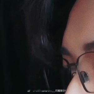 晚安心语 “今天所有的烦恼，就留在今天吧。月亮会打捞起散落的星光，为你铺好明天的