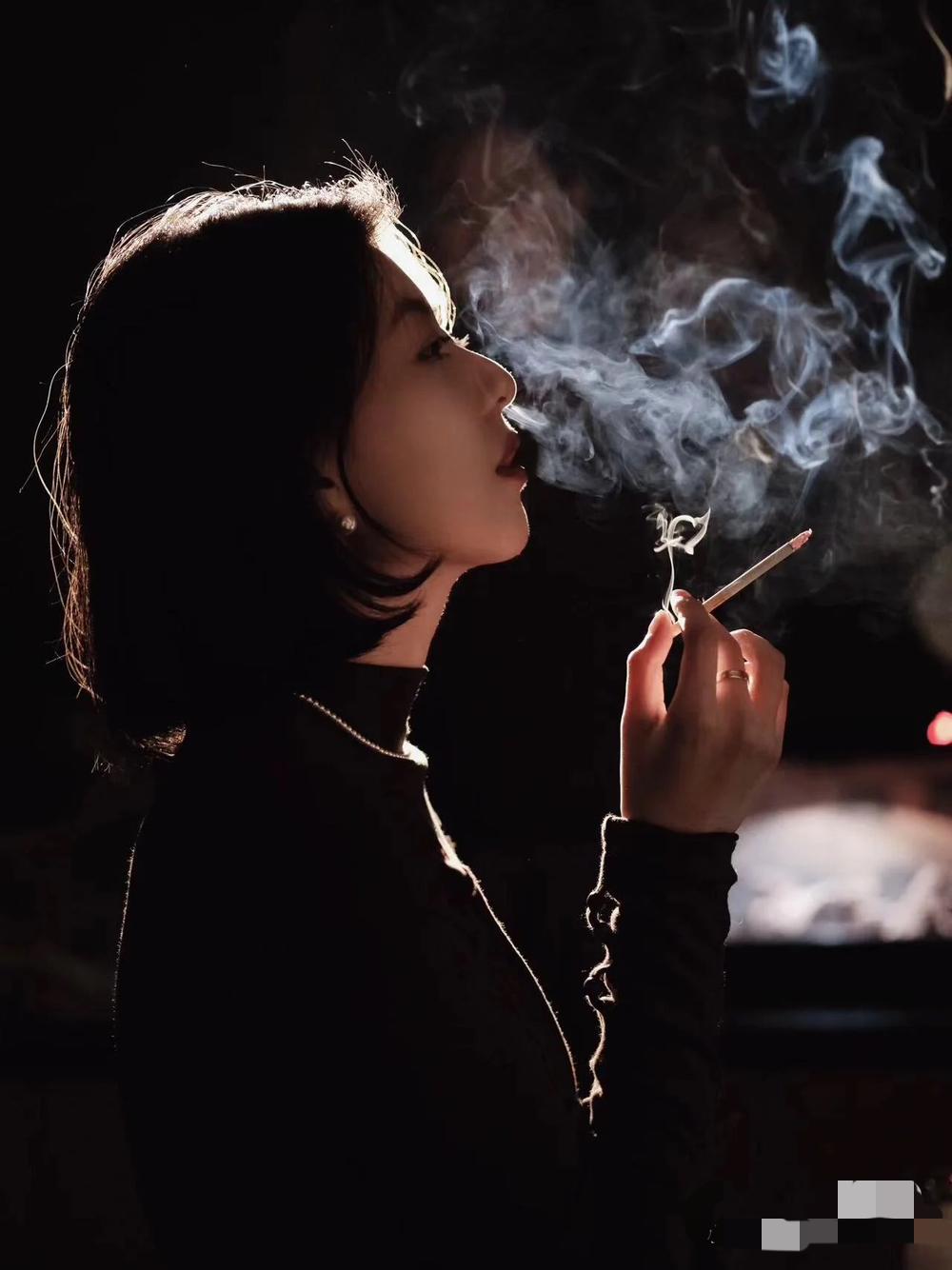 我不会单纯“排斥”某个群体抽烟，更关注的是抽烟本身对健康的危害——不管是女性还是