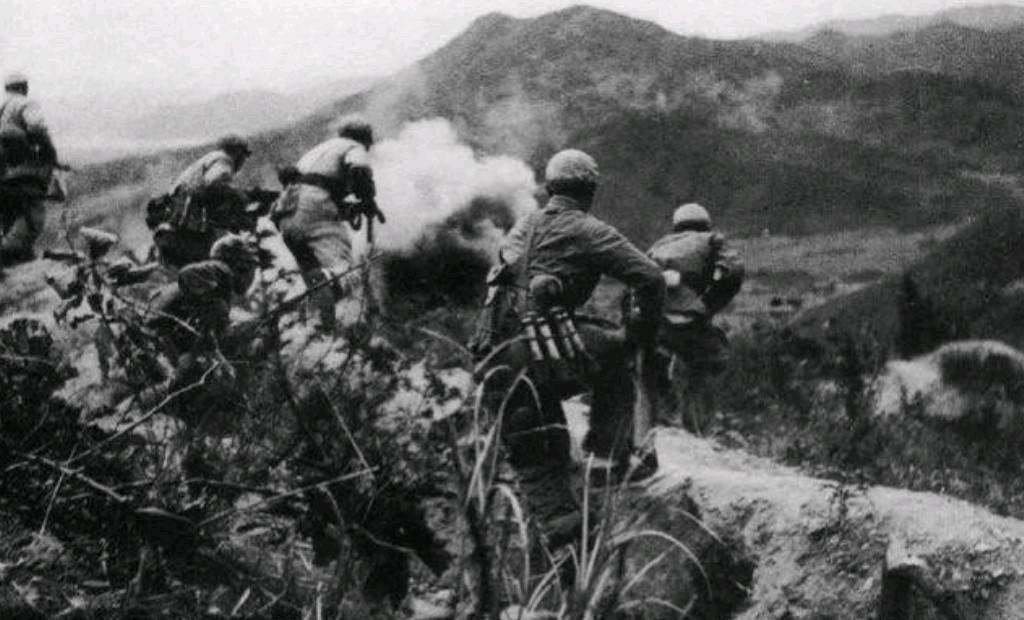 1951年，抗美援朝战役，彭德怀命蔡长元以死抗敌，谁知蔡长元转头就下令解散军队，