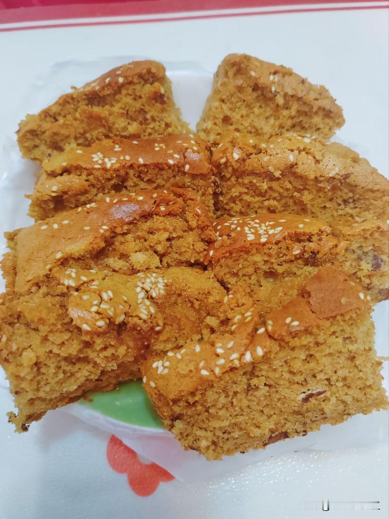 烤的红糖枣糕，小饼干，迷你桃酥[星星眼][星星眼] 枣糕面包 轻糖枣糕