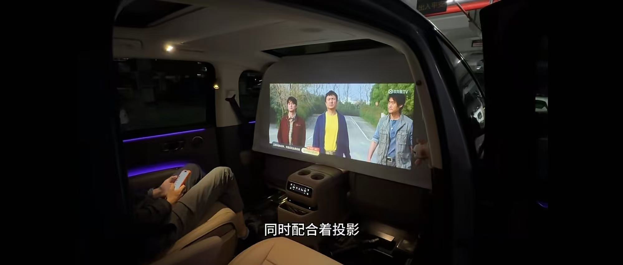理想i6、i8这个后排隐私帘是这么用的嘛？别选电视了，搞个便宜点的投影仪算了