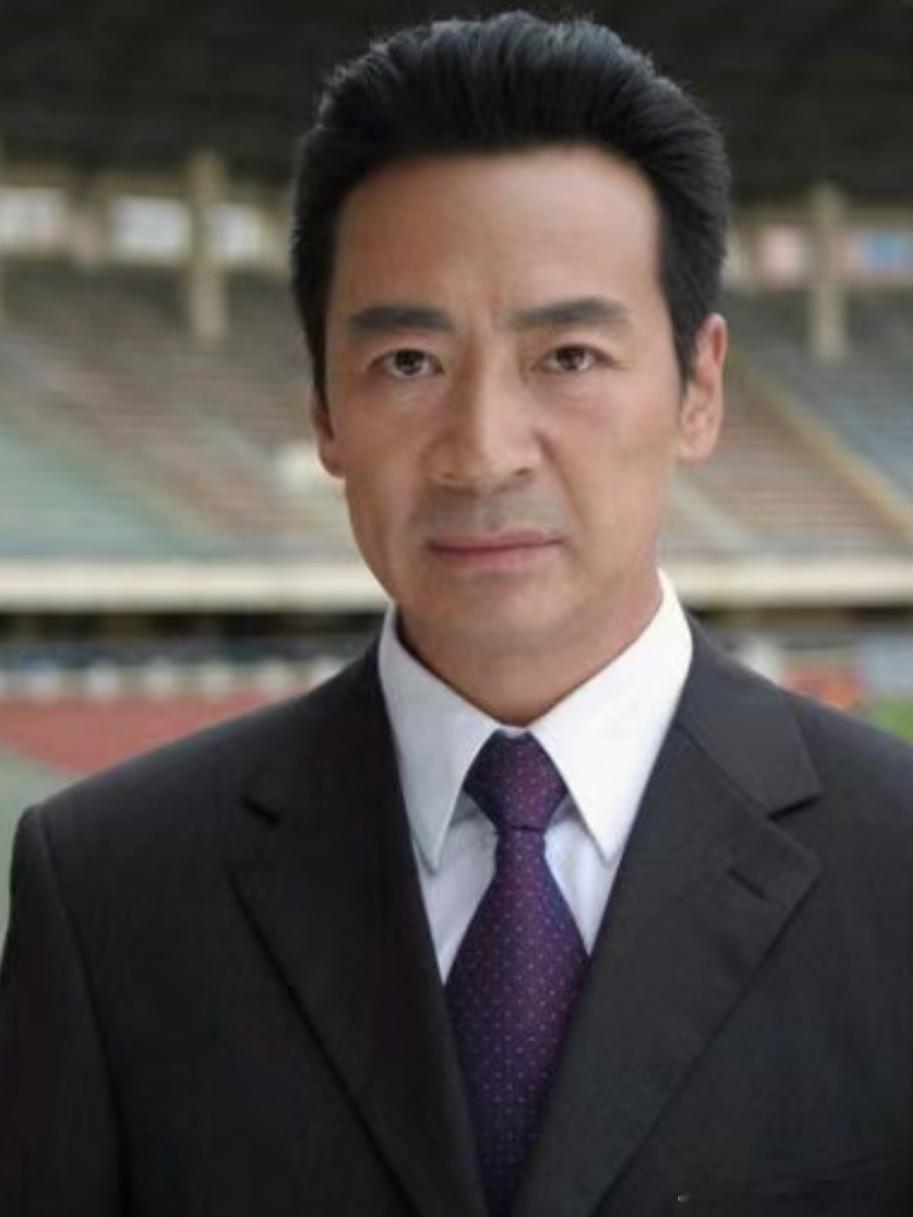 多年后，心疼这位演员在饰演陆振华时，寇振海老师年仅46岁，正处于壮年时期。然而，