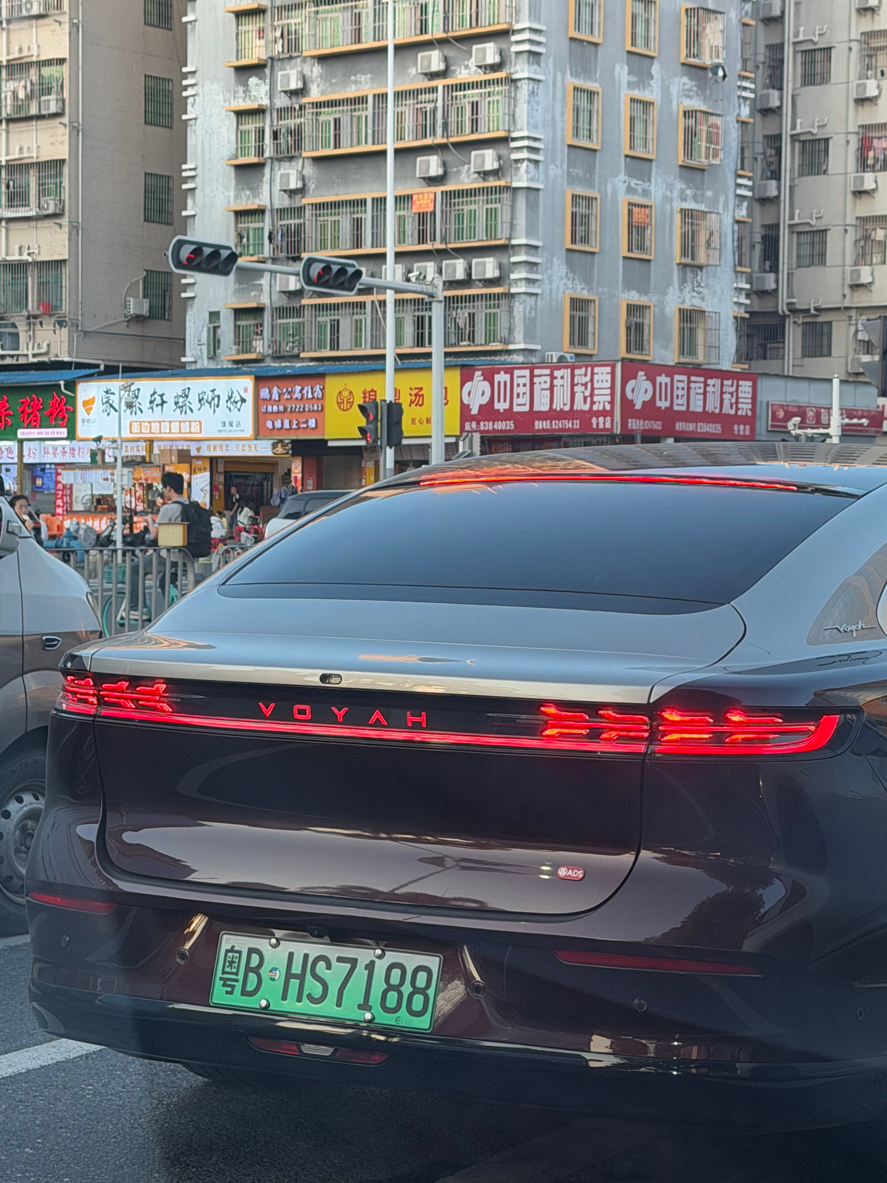 看起来是顶配的追光L 深圳·杨记柳州螺蛳粉(塘尾十三区店)