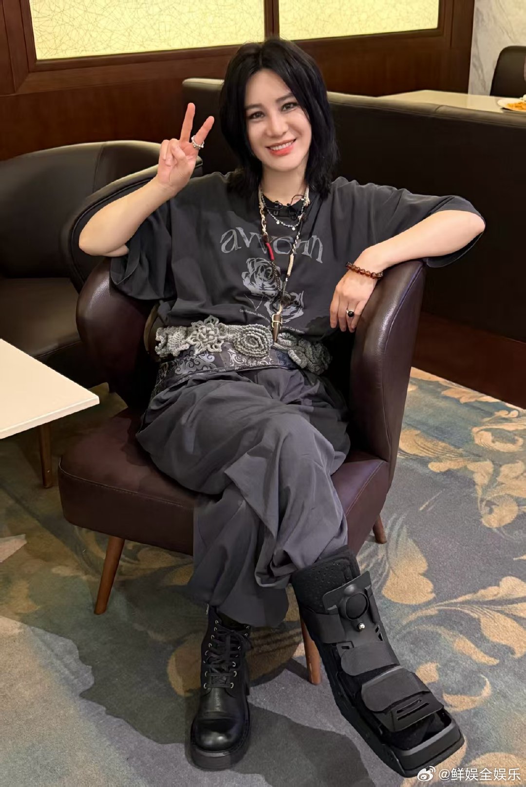 尚雯婕报平安 巴黎合伙人今天看直播急死了，尚雯婕腿伤牵动全网心！结果姐姐发微博说