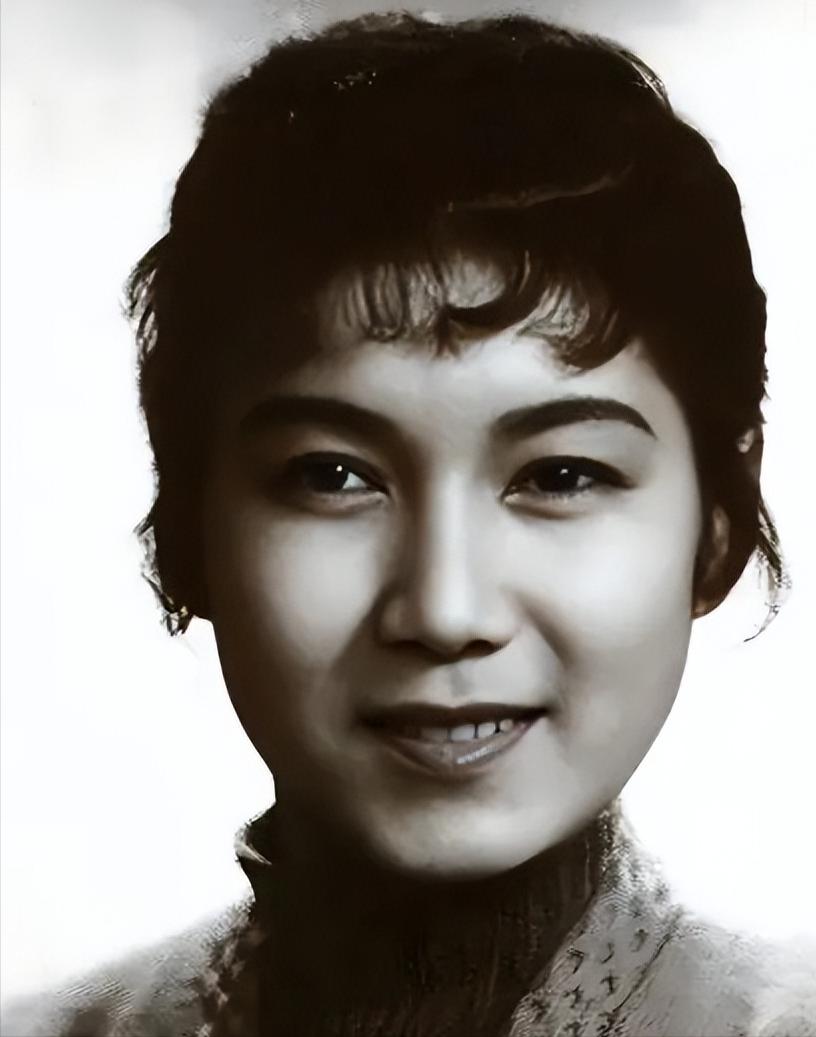 [微风]1952年的一天，齐白石已经快90岁了，他不知哪里来的力气，一把将25岁
