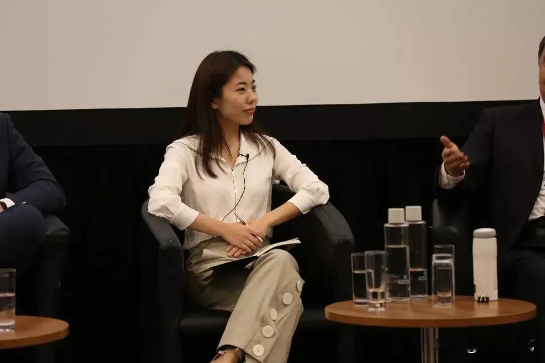 一边是网友们要求知道真相，一边是那些大佬公知们保持沉默，反差真是太大了！
最近蒋