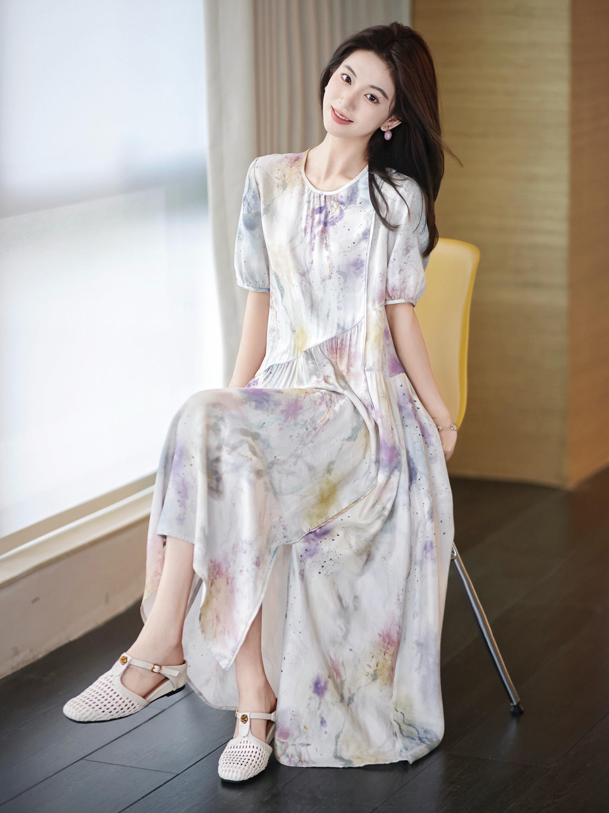 微风吹来了夏天，也吹来了漂亮连衣裙铜氨纤维*人丝 清凉还很轻～粒粒提前试了下 巨