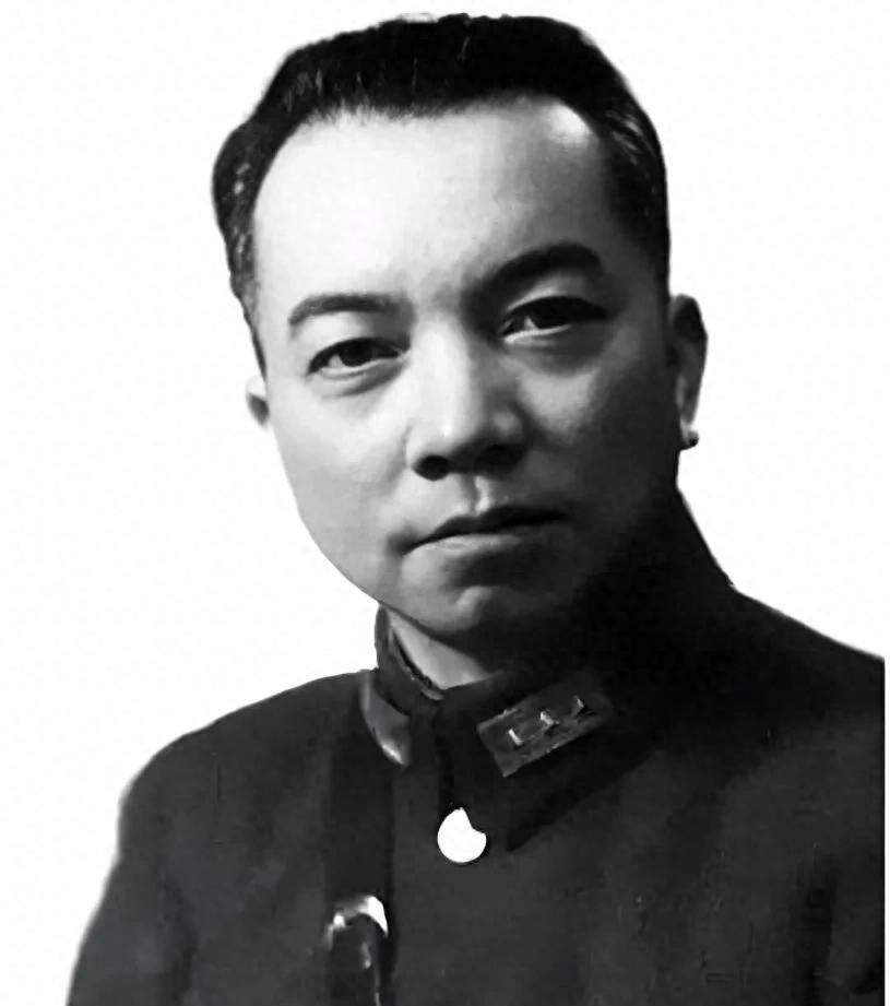 李济深当时名义上虽然是粤军老大，但他并没有掌控军队。

一九二九年初，李济深在南