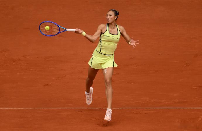 郑钦文vs布克沙WTA1000罗马站第二轮,🇨🇳郑钦文7-6(6)🇪🇸布