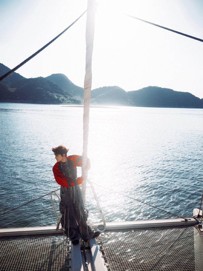 王源专辑花絮图 王源专辑花絮图送达~我上哪还找一个王源这样又帅又萌又可爱的全能偶