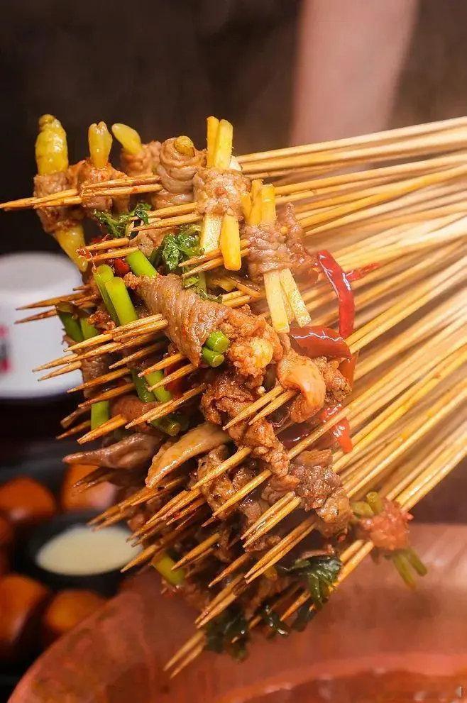 #老板暂停营业去领奖被老顾客隔空喊话#这家店的老板也太厉害了吧！去领奖还不忘通知