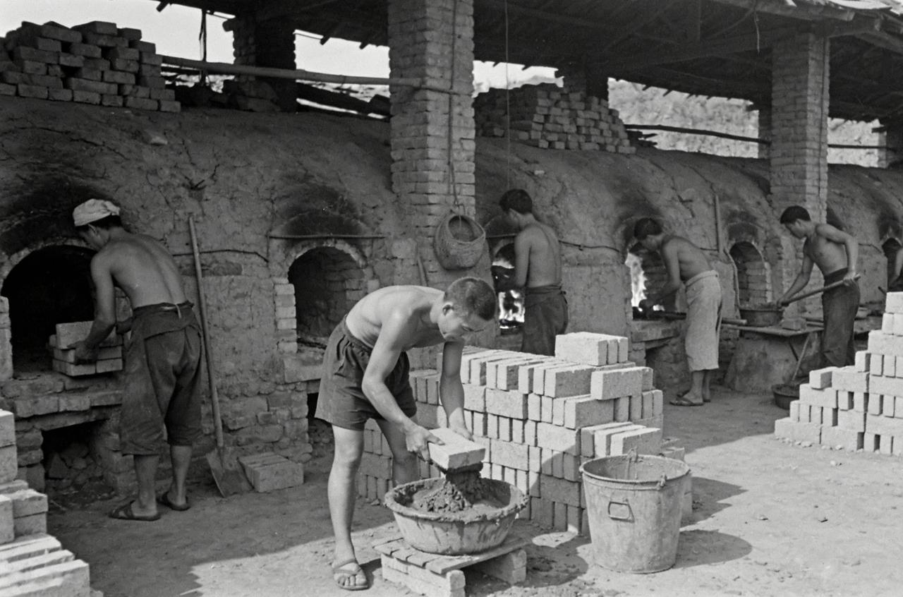 3月25日：从窑工到将军，他走出了一条最硬的路
 
1970年的今天，徐海东将军