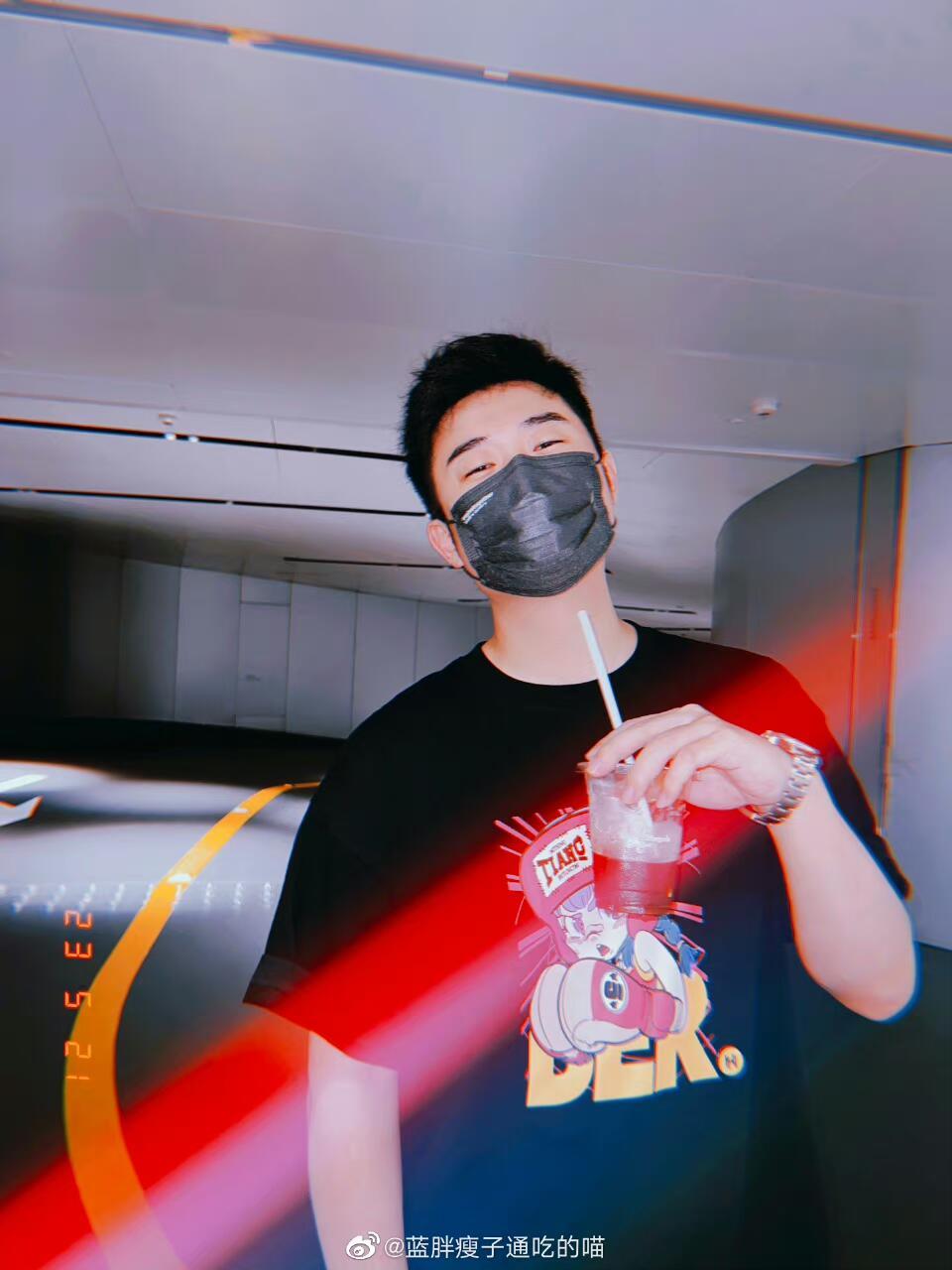 陈赫不基础造型更不基础 陈赫时尚进化论！摆脱基础款束缚，用个性穿搭演绎慵懒帅气，