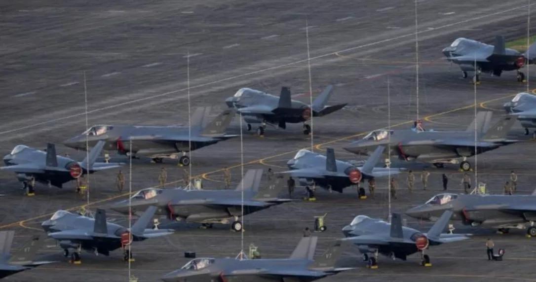 路透社报道，当地时间23日，一名五角大楼官员表示，依照特朗普总统的指令，战争部当