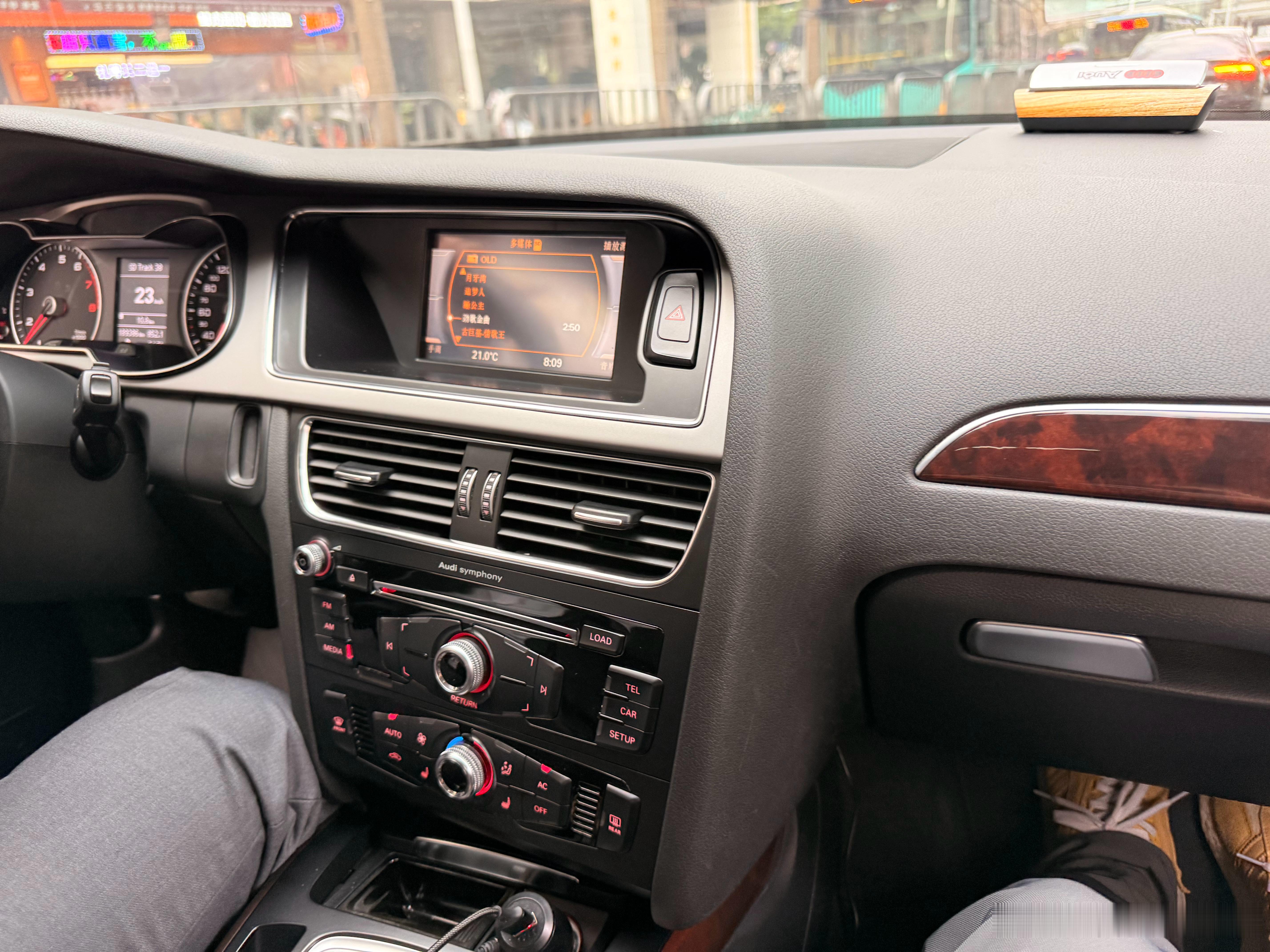 前段时间给我的老森林人装上了Carplay车机对于老车来说改一个带CarPlay