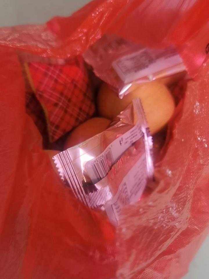 今天是星期天晚上就要去学校了，来外婆家拿点吃的[大笑]味道哦