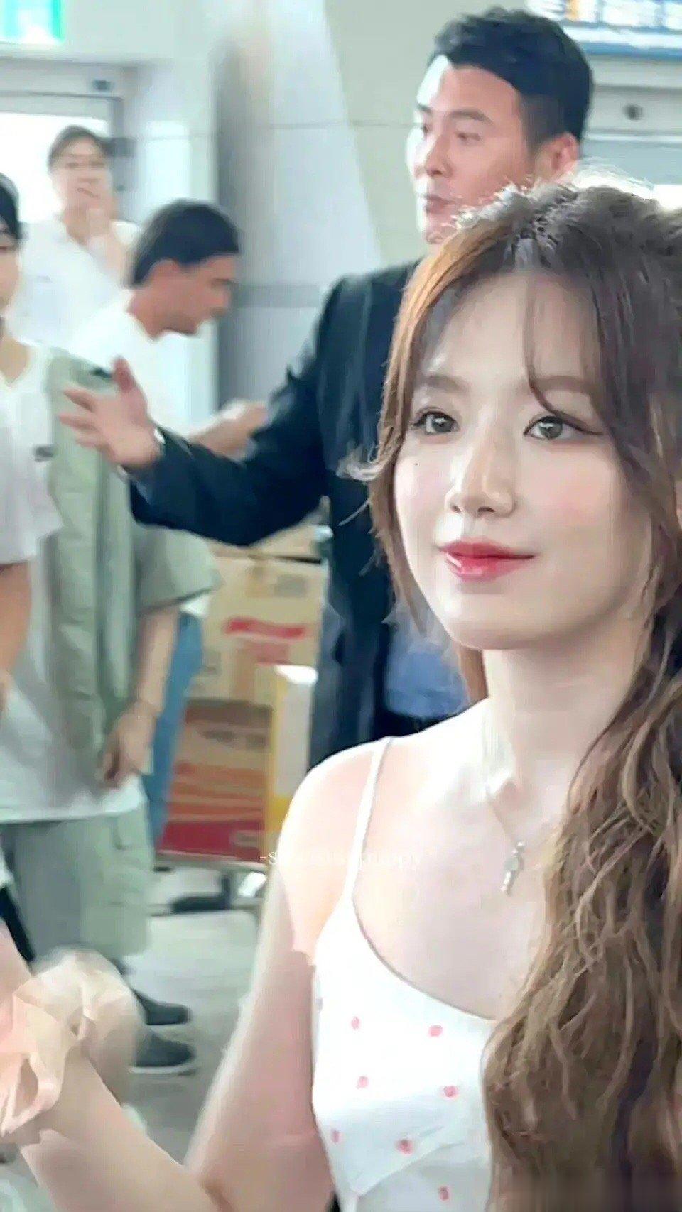 #叶舒华 烧给你#叶舒华“烧给你”至粉丝大量脱粉！湾湾歌手叶舒华近日陷入言论风波