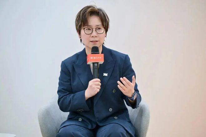 智己汽车近期发生重要人事调整，李微萌不再担任CMO一职，或将转而负责AI相关业务