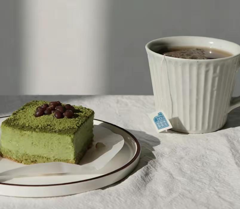 王志文曾言：
“别人敢欺负你，
说白了，就一个原因：
你，不够狠。”
​你不敢对