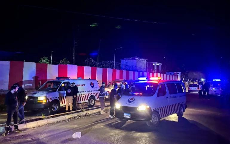 图集：救援人员搜寻艾因·希勒韦袭击事件的幸存者
图1 2025年11月18日，黎