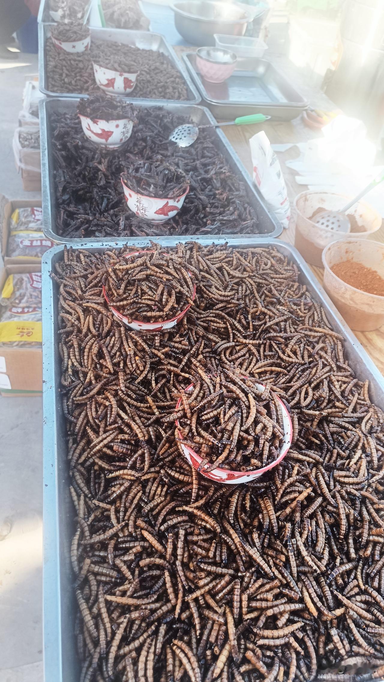 好久没到乡村赶场了，今天去逛了一圈，买了不少山货，很开心。赶场，我们也叫赶街，而