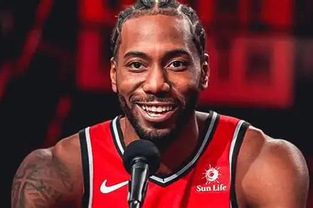 看NBA上咪咕视频，9月23日据名记Shams报道，科怀-伦纳德已经同意2年1.