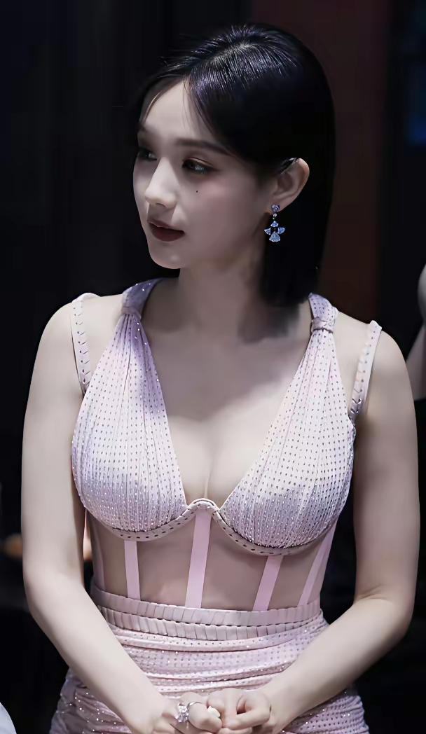 人生不可能一帆风顺

李一桐什么都好

演技颜值都没问题

就是纯体寒