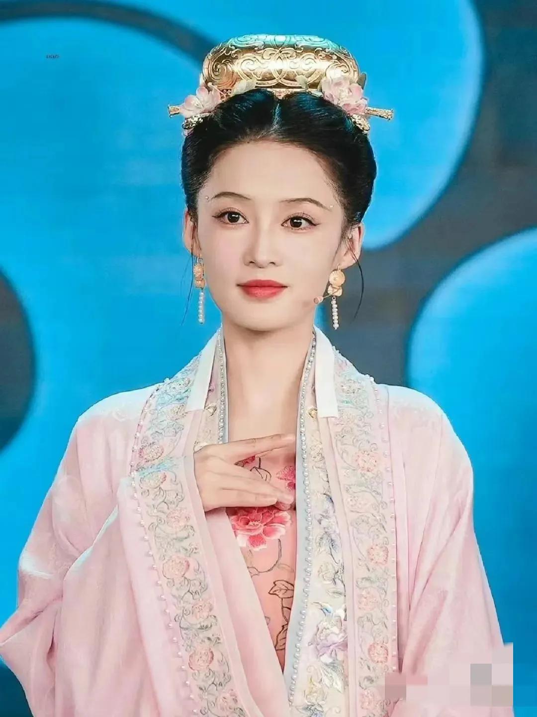 春晚的动态视频真的美，图片不及视频的万分之一
出图没赢过，现场没输过，哈哈哈哈，