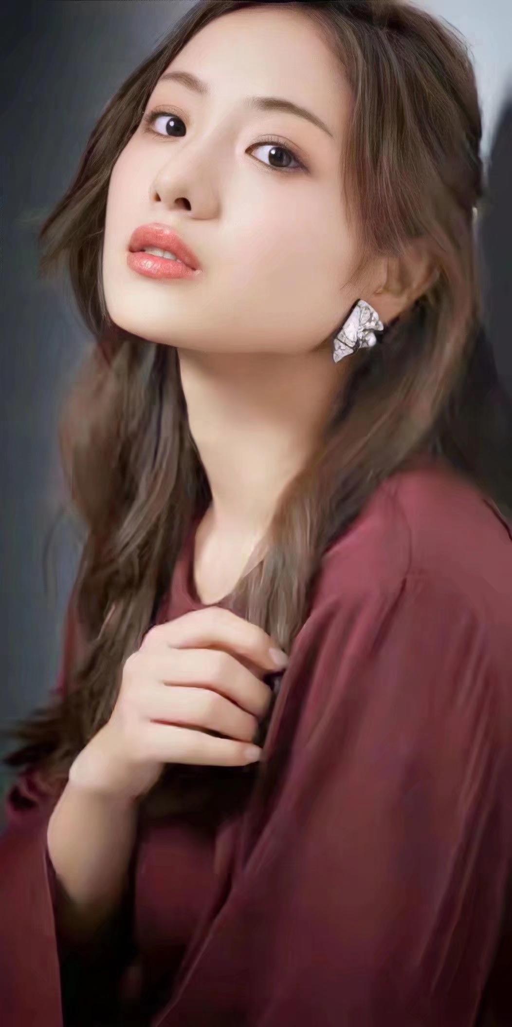 红袖添香夜，轻语话衷肠。